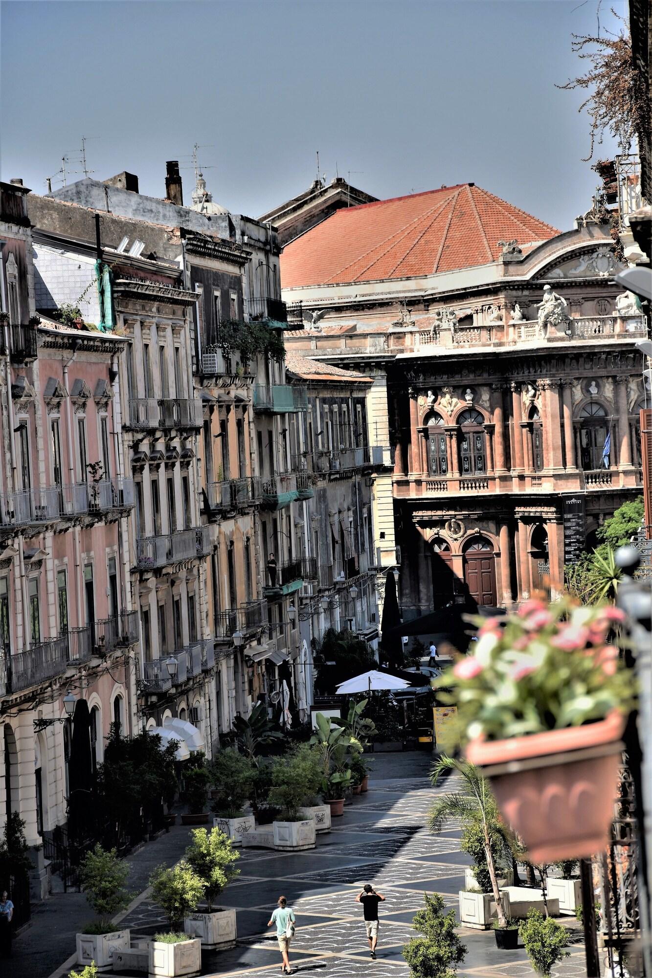 Al Teatro Massimo 2* Aeroporto di Catania Fontana Rossa