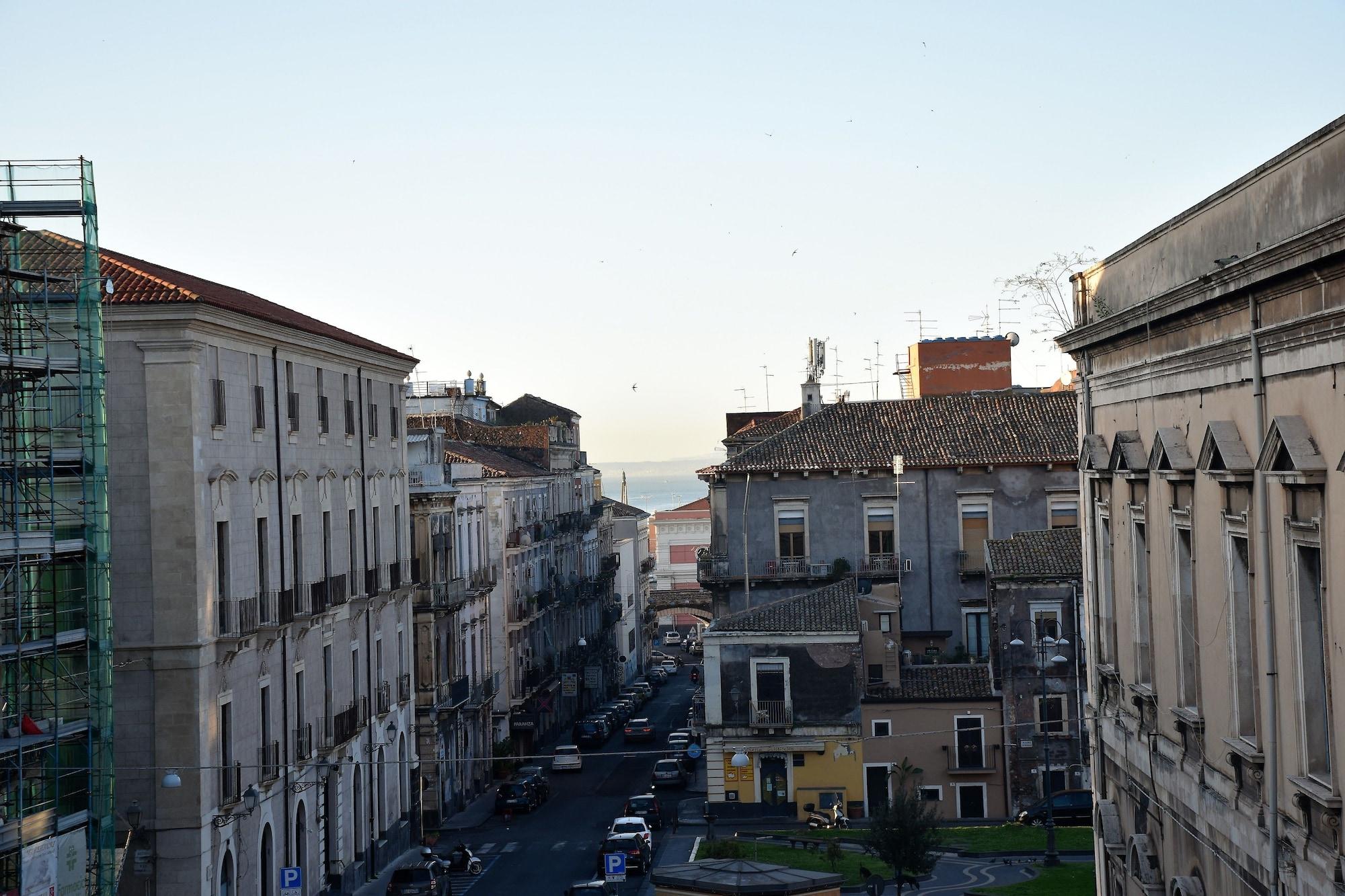 Bed & Breakfast Al Teatro Massimo Aeroporto di Catania Fontana Rossa