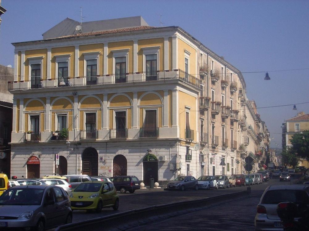 Al Teatro Massimo 2* Aeroporto di Catania Fontana Rossa